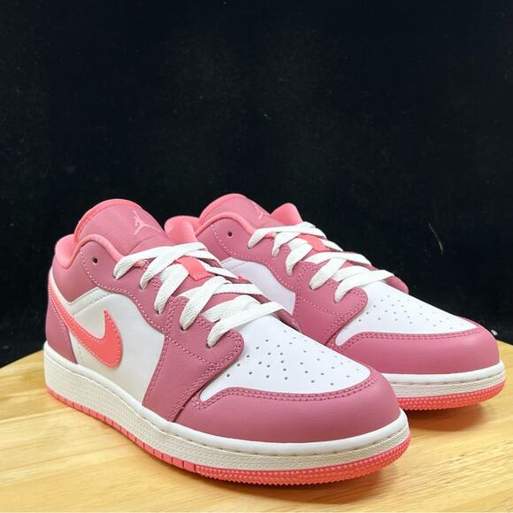 Air Jordan 1 Low GS Berry Pink 553560-616 Size 6Y/ 7.5 Wmns Retro Sneakers - Picture 4 of 9